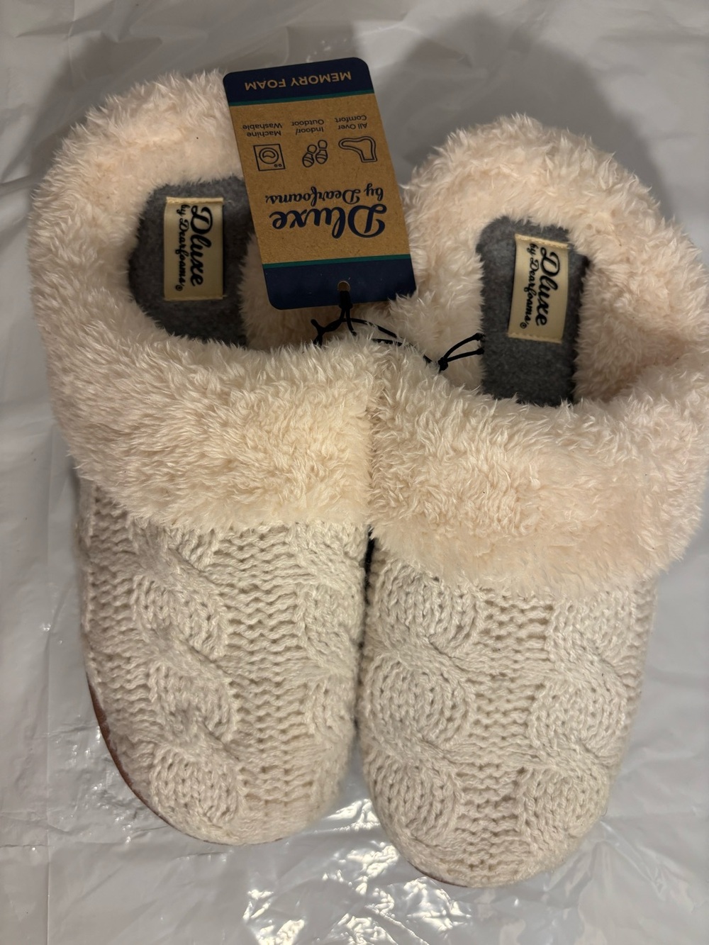 Dluxe by dearfoams women’s
Carol scuff slippers US 9-10